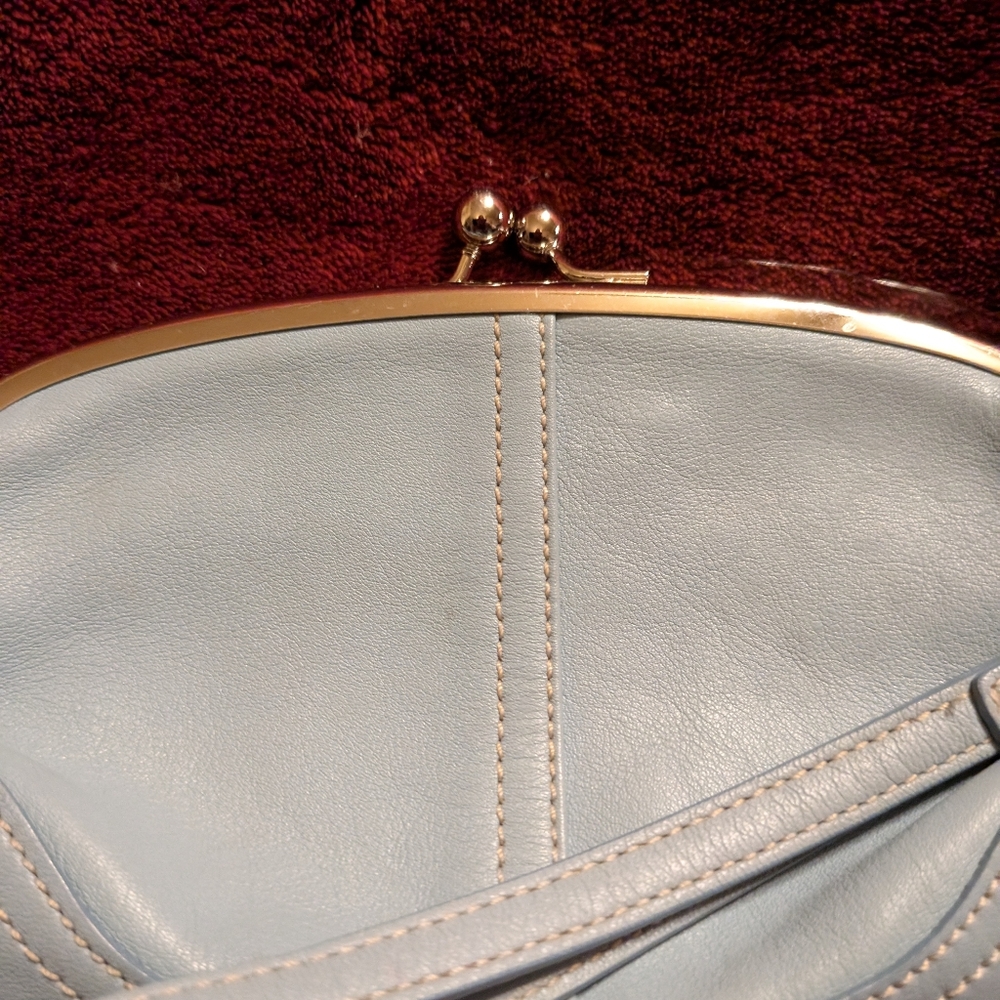 COACH Elegant Light Blue Leather Clutch KISS LOCK NWOT LIKE BRAND NEW... PERFECT